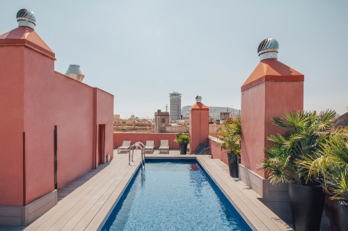 La piscina dell'Aparthotel Arai