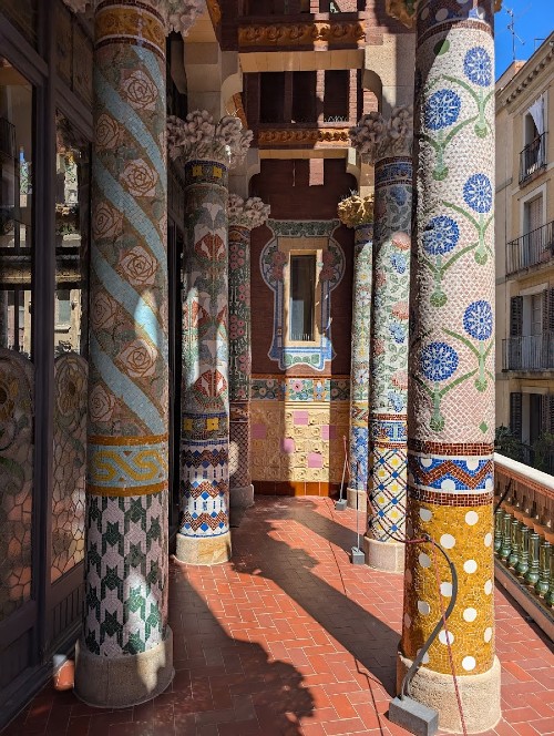 Colonne e balcone del Palau de la Musica Catalana