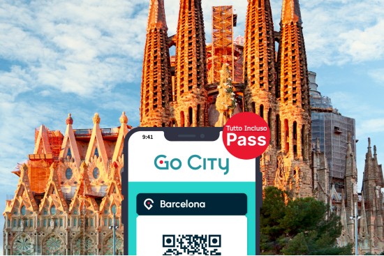 Barcellona Pass Go City Tutto Incluso su smartphone, con Sagrada Familia sullo sfondo