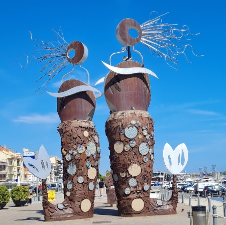 En el pla de les Serenes - scultura a Cambrils