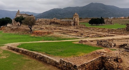 fondamenta e rovine storiche che fanno parte della Ciutadella di Roses