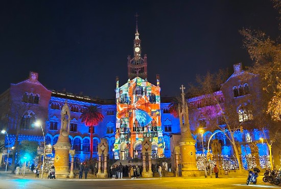 Il Recinto Modernista illuminato per il Natale in occsione di Els Llums de Sant Pau