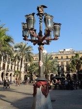 I lampioni di Plaça Reial a Barcellona di Gaudi