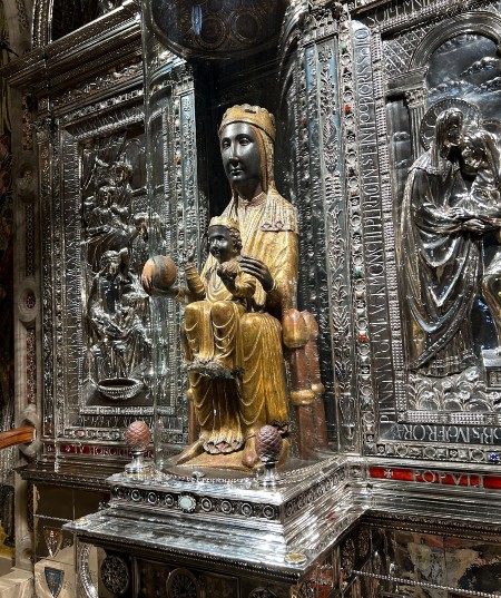 La Moreneta, Basilica di Montserrat